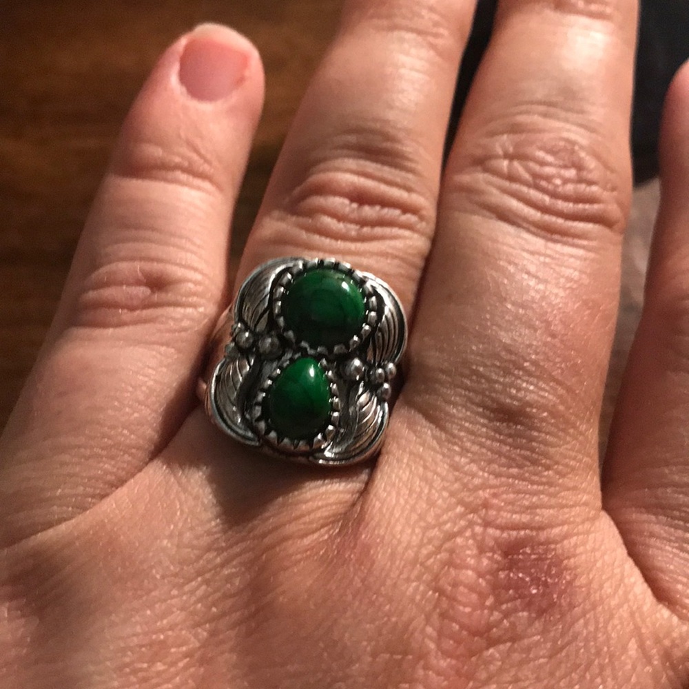 Green dyed Howlite ring - Picture 4 of 5